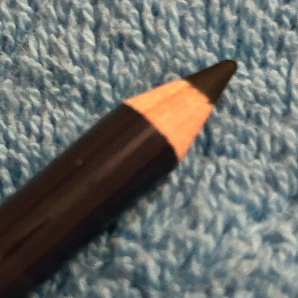 Avon Ultra Luxury Eyeliner. Black. New